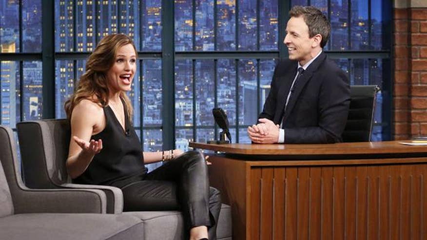 1280_Jennifer_Garner_Seth_Meyers_GettyImages516227484_ren640
